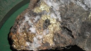 HOW TO TELL THE DIFFERENCE BETWEEN GOLD and PYRITE [upl. by Grimona550]