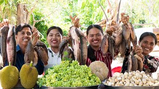 Cooking Telosma Cordata Flower with Straw Mushroom Recipe  Delicious Eating amp Sharing Foods [upl. by Niaz]