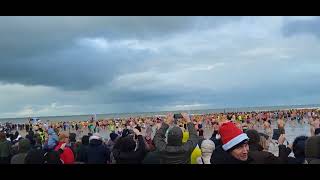 Nieuwjaarsduik Oostende 2024 [upl. by Benildas]