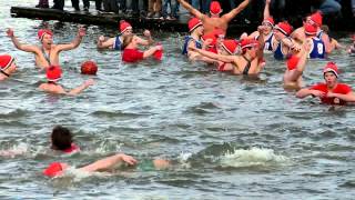 Nieuwjaarsduik in Drachten [upl. by Adnilemreh]